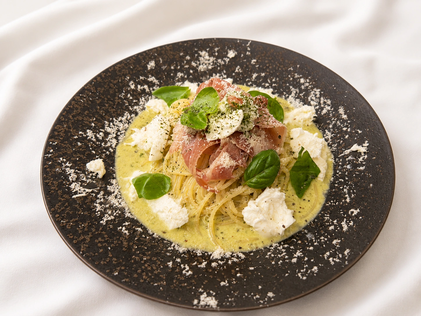 イタリア産モッツァレラチーズと生ハムのジェノバクリーム
